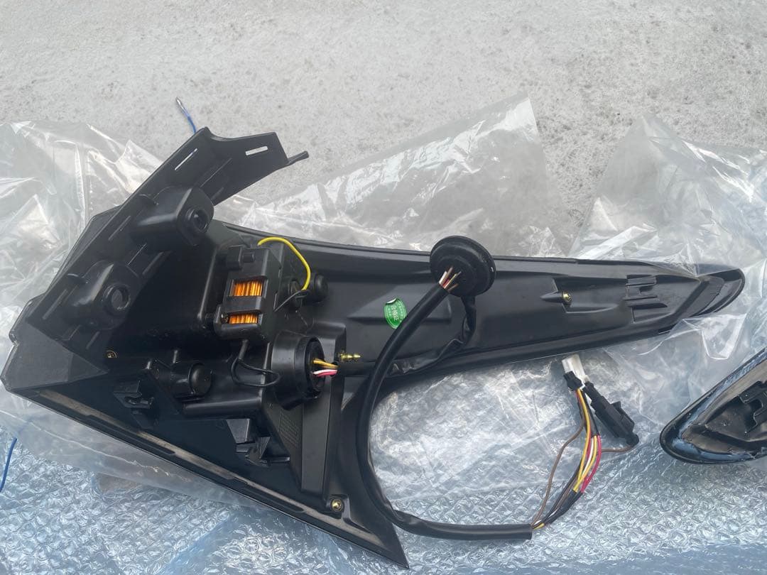 レクサス NX 10系　現行風　社外テールランプ中古