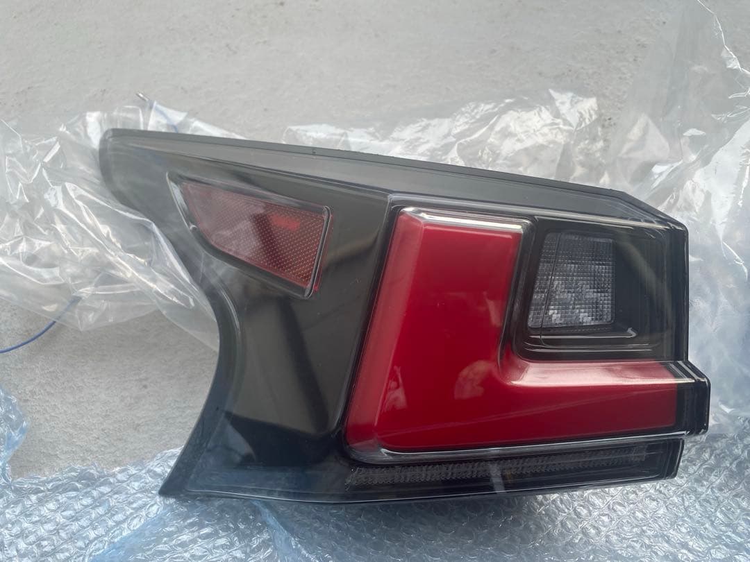 レクサス NX 10系　現行風　社外テールランプ中古