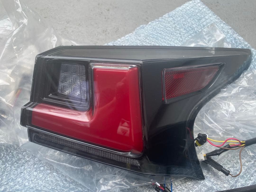 レクサス NX 10系　現行風　社外テールランプ中古