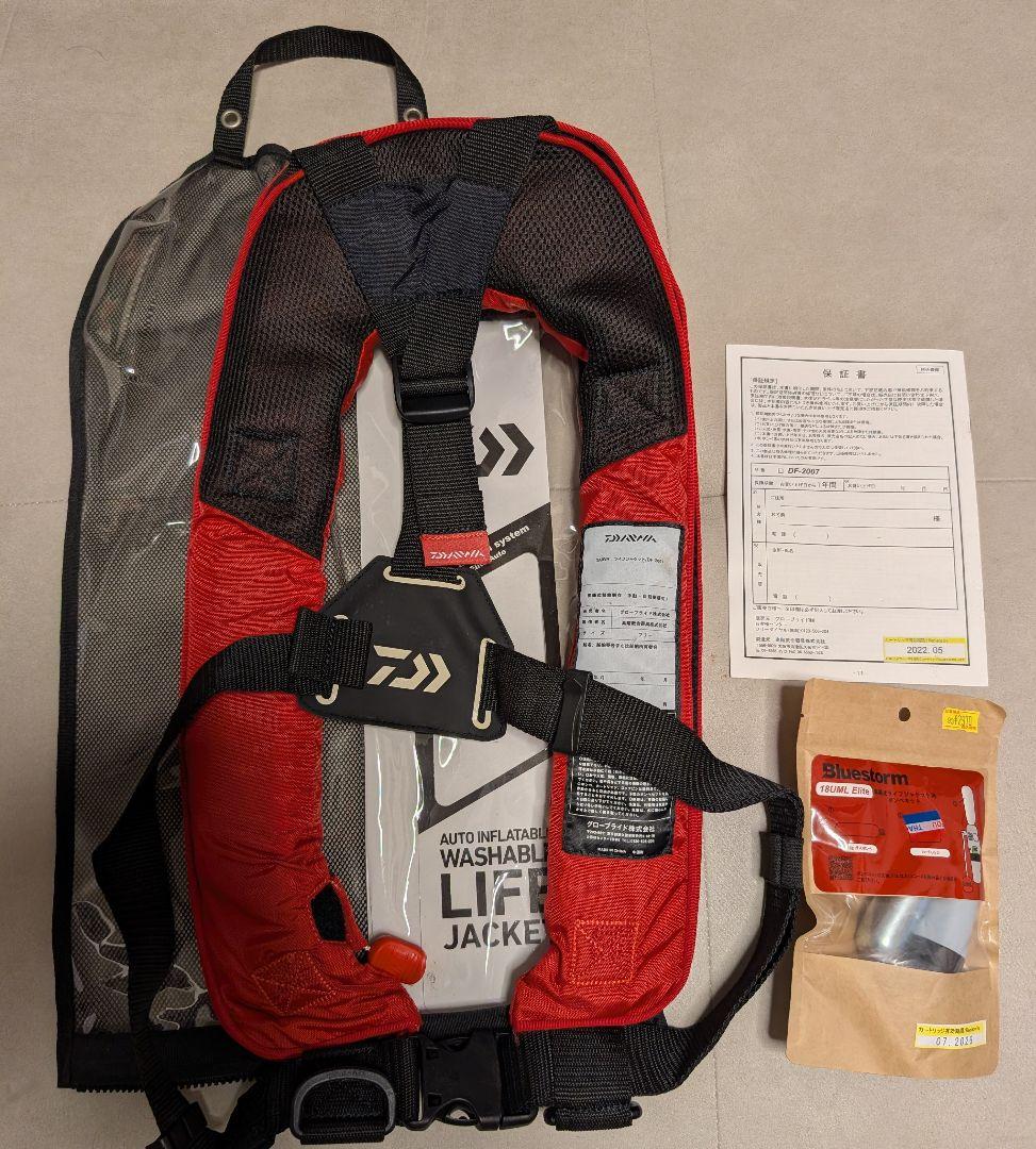 ■交換カートリッジ付き Daiwa DF2007 ライフジャケット レッド