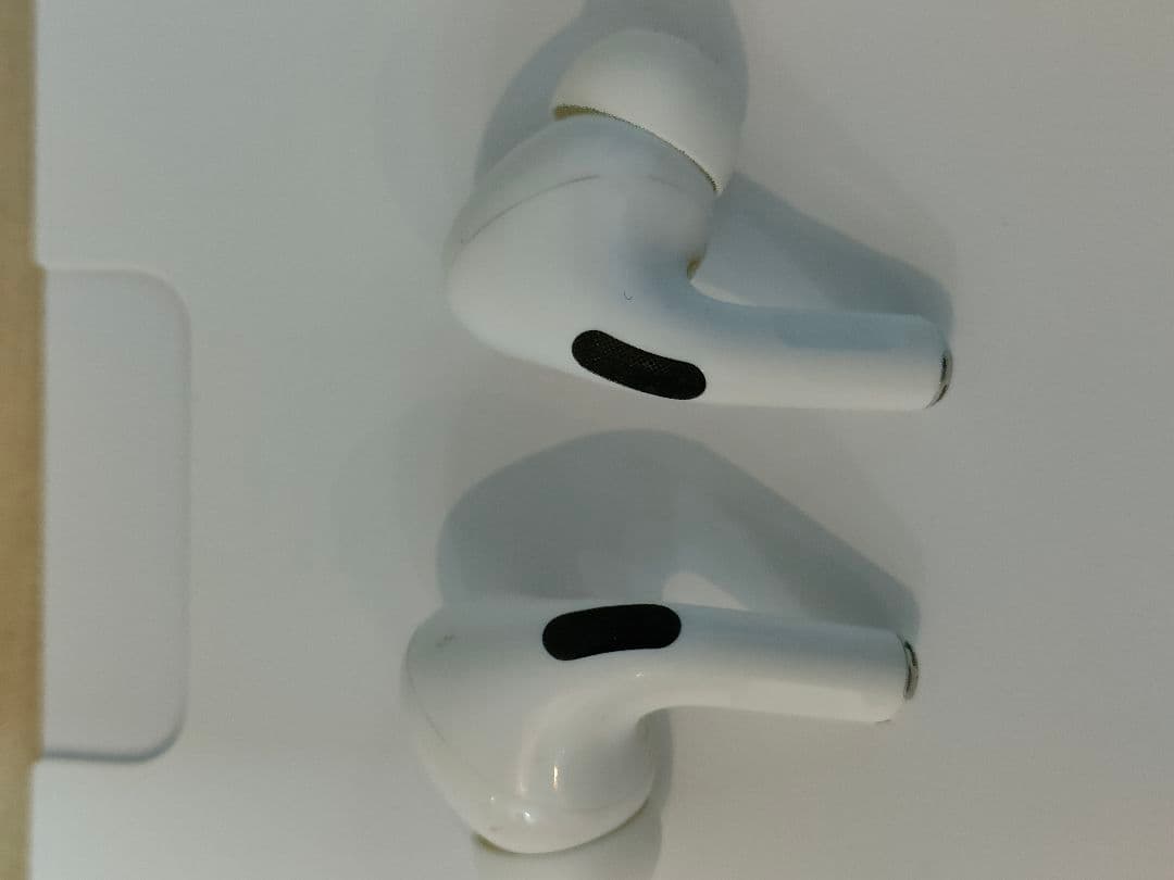 ガ*テ様 ☆airpods pro 第2世代　Lightning 美品