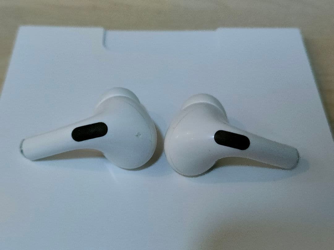 ガ*テ様 ☆airpods pro 第2世代　Lightning 美品