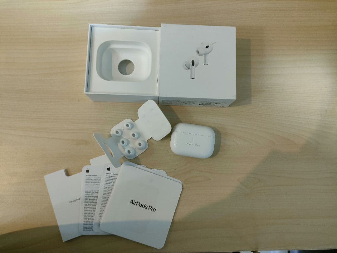 ガ*テ様 ☆airpods pro 第2世代　Lightning 美品