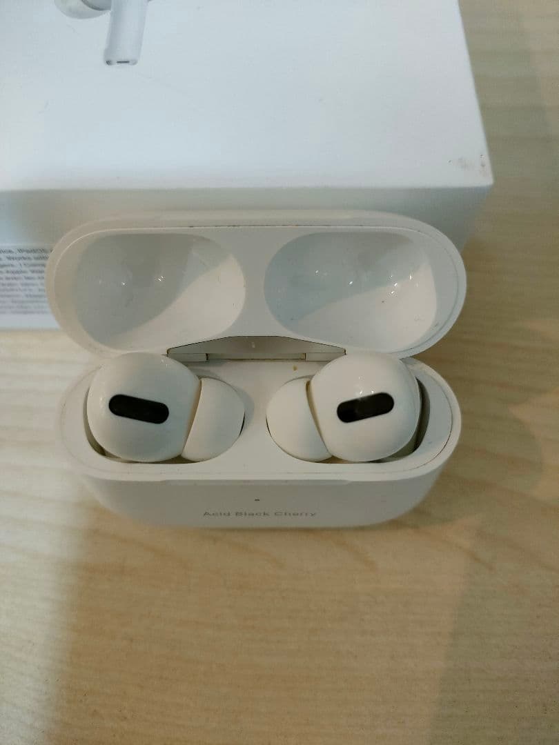 ガ*テ様 ☆airpods pro 第2世代　Lightning 美品