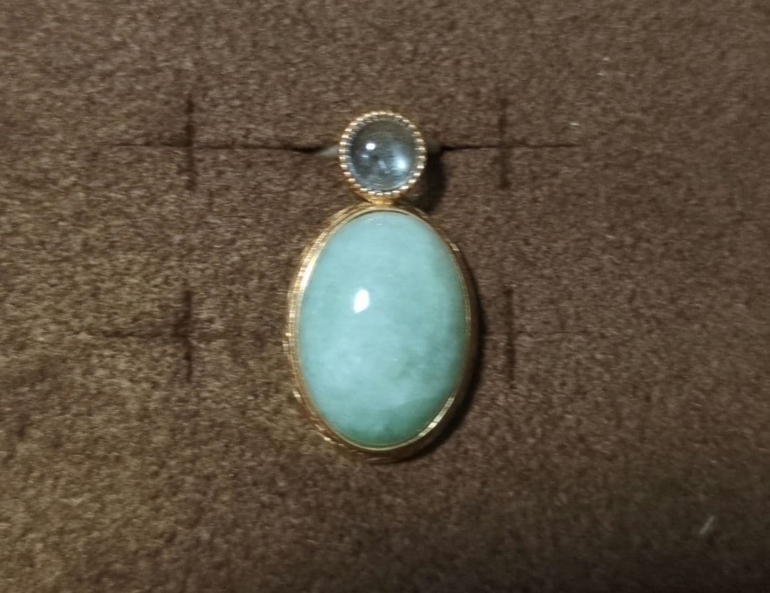 週末限定お値下げ　アガット K10翡翠とベリルのチャーム