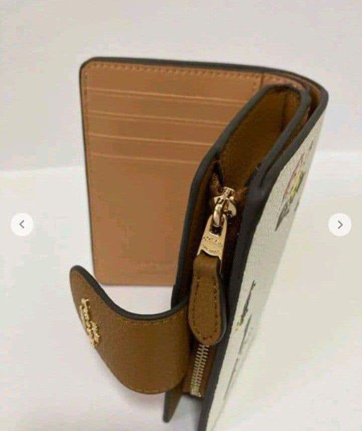 新品未使用コーチ二つ折り財布COACH×PEANUTSスヌーピーホワイト送料無料