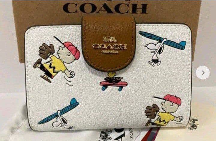 新品未使用コーチ二つ折り財布COACH×PEANUTSスヌーピーホワイト送料無料