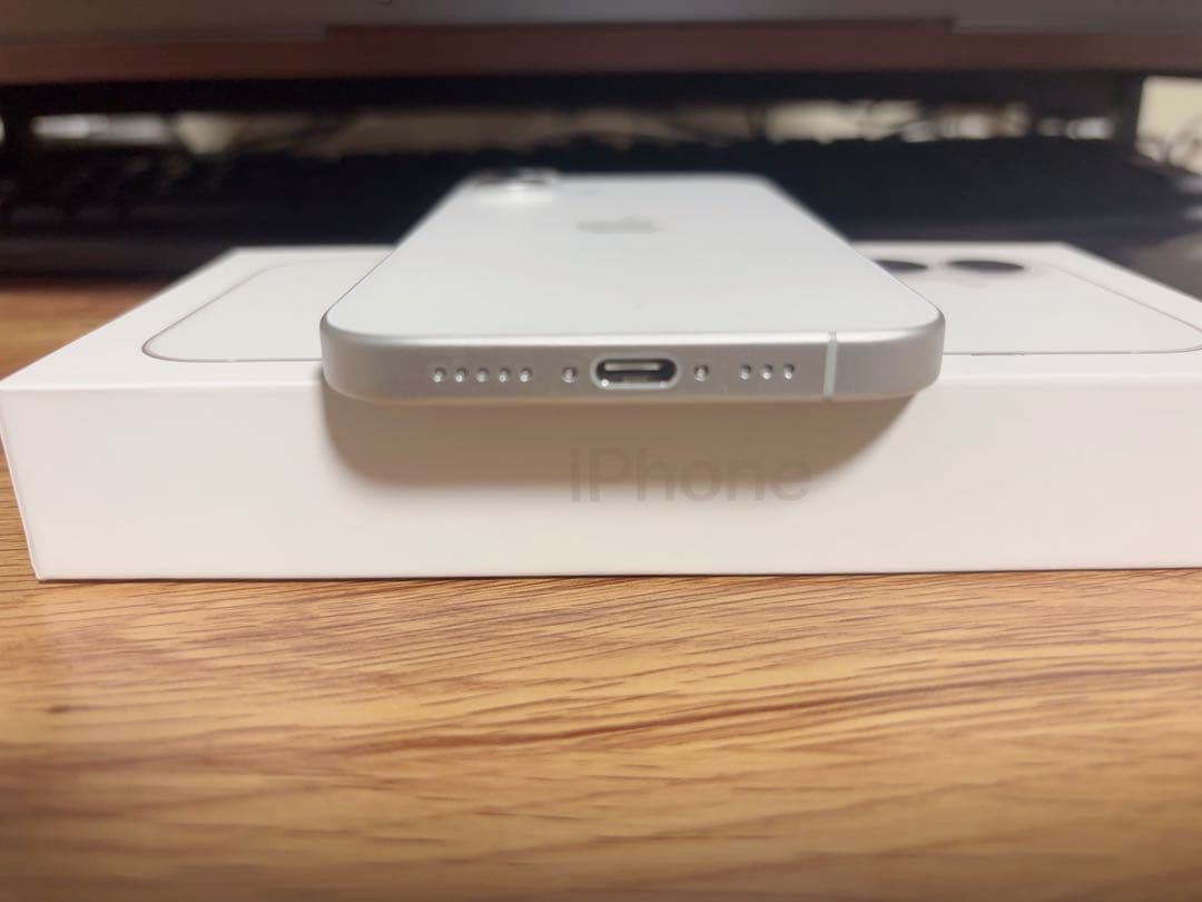 Apple iPhone 16 本体　128GB SIMフリー　充電5回のみ