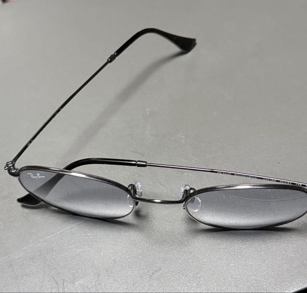 Ray-Ban ラウンドメタルサングラス ライトグレー