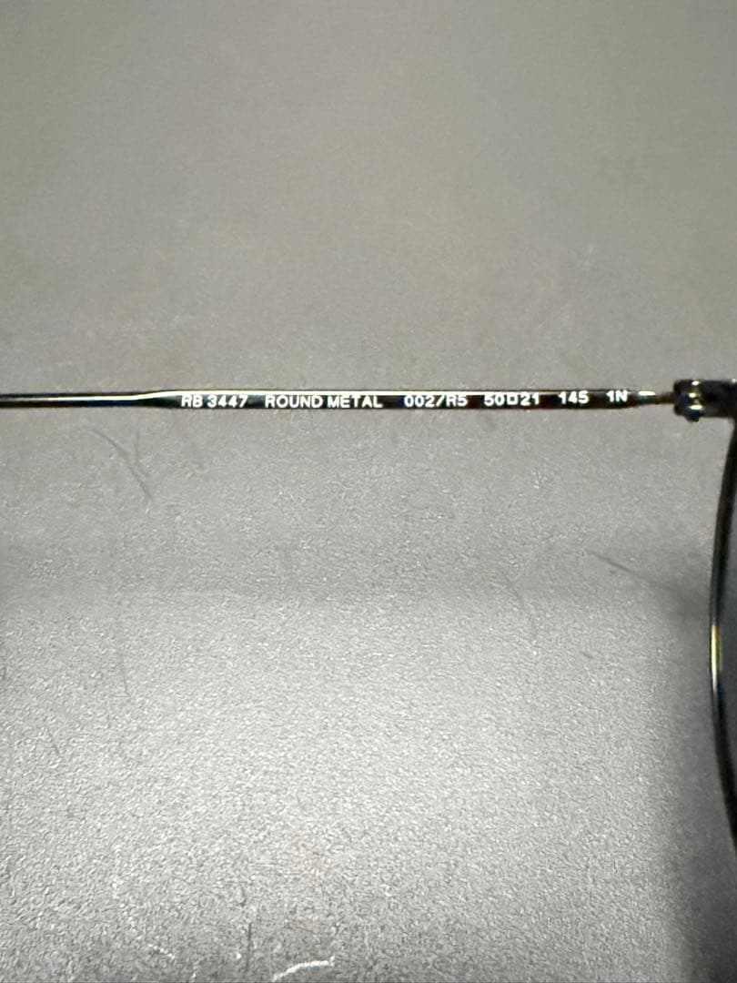 Ray-Ban ラウンドメタルサングラス ライトグレー