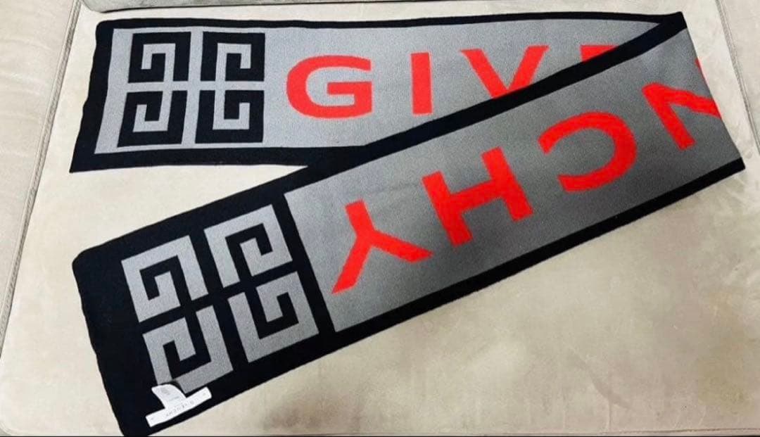 GIVENCHY 幾何学模様 マフラー グレー