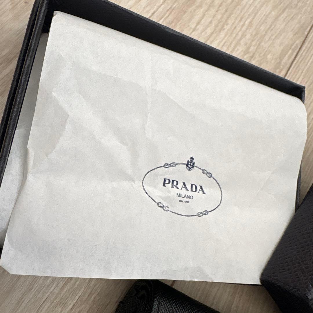 PRADA プラダ サフィアーノトライアングル ミニ財布