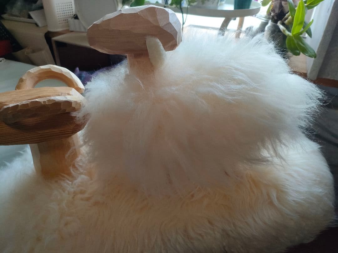 羊　スツール　北欧　羊の形のファースツール　アクタス 子羊とペア！