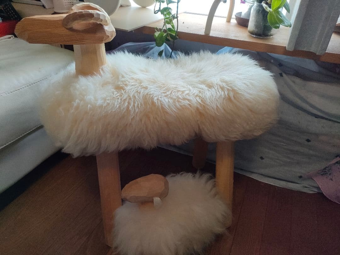 羊　スツール　北欧　羊の形のファースツール　アクタス 子羊とペア！