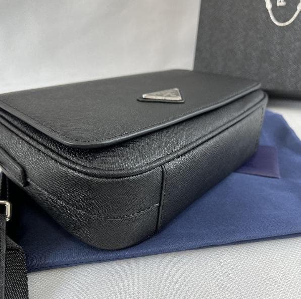 早い者勝ち！プラダ メンズショルダーバッグ ブラック