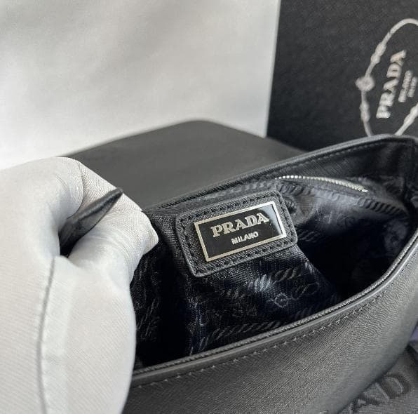 早い者勝ち！プラダ メンズショルダーバッグ ブラック