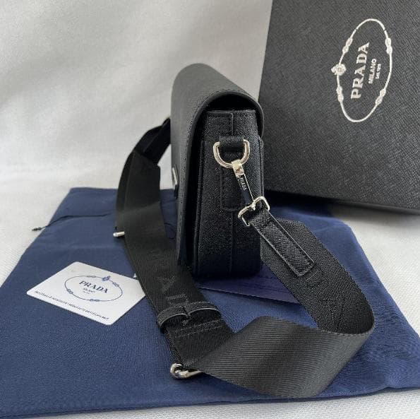 早い者勝ち！プラダ メンズショルダーバッグ ブラック