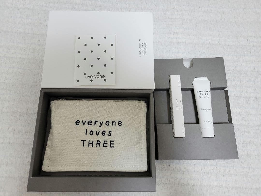 ★未使用★THREE× everyone　キーホルダー付き　抽選販売品