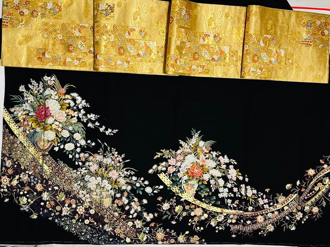 新品　エレガントで女性の魅力を最大限に発揮する手書き友禅黒留袖フルセット