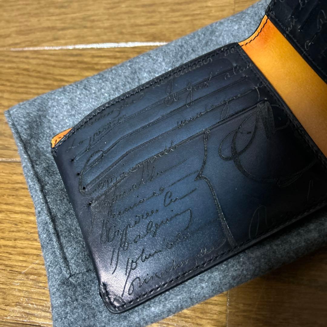 ベルルッティ ブラックレザー二つ折り財布