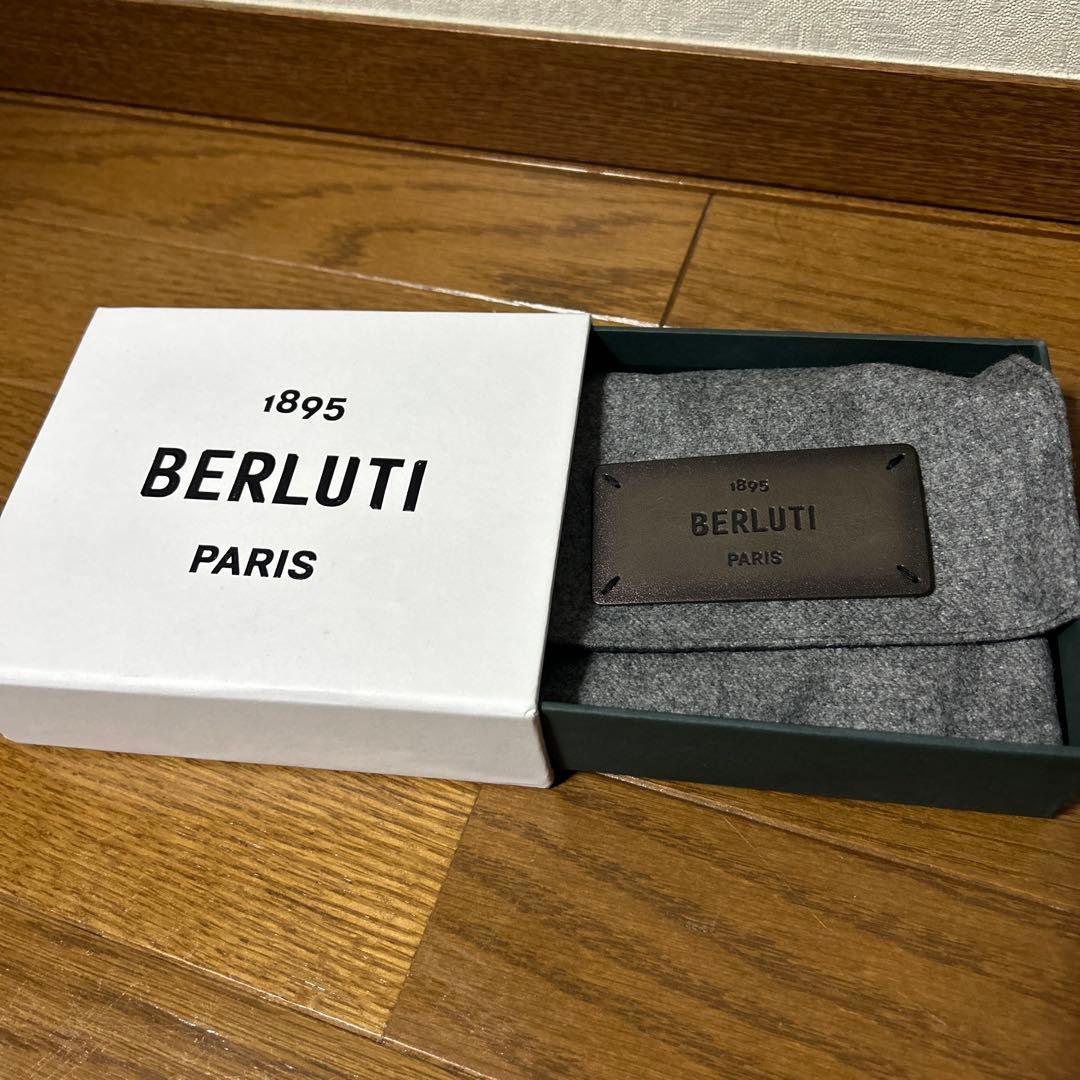 ベルルッティ ブラックレザー二つ折り財布