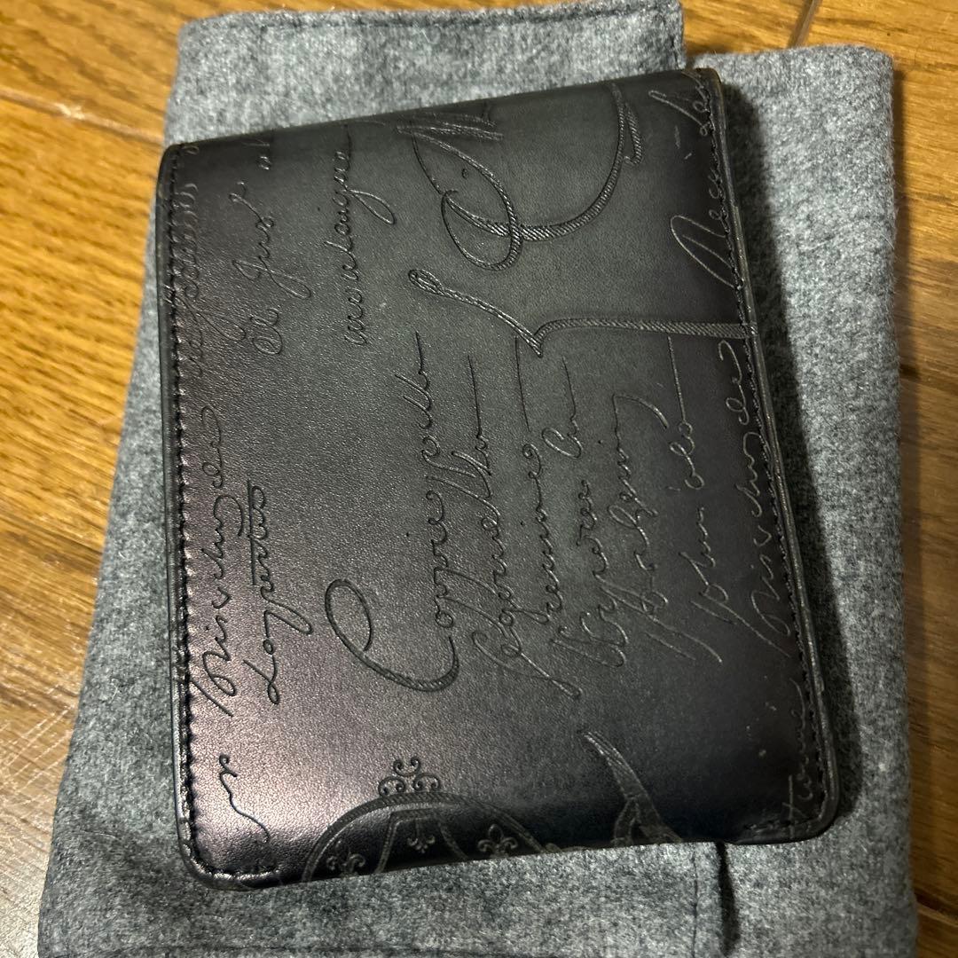 ベルルッティ ブラックレザー二つ折り財布