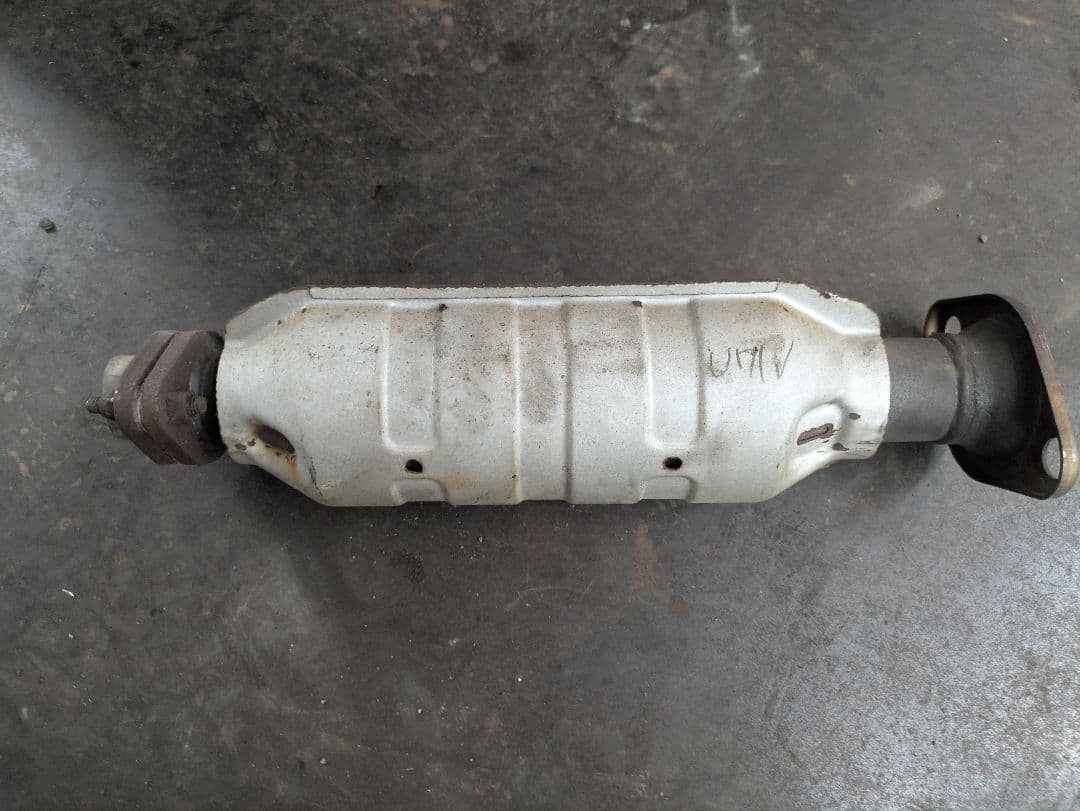 日産　クリッパーバン　触媒　キャタライザー　三菱　ミニキャブバン