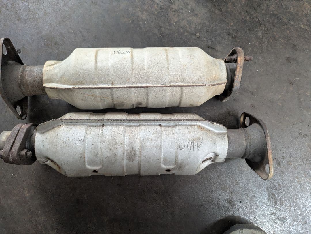 日産　クリッパーバン　触媒　キャタライザー　三菱　ミニキャブバン