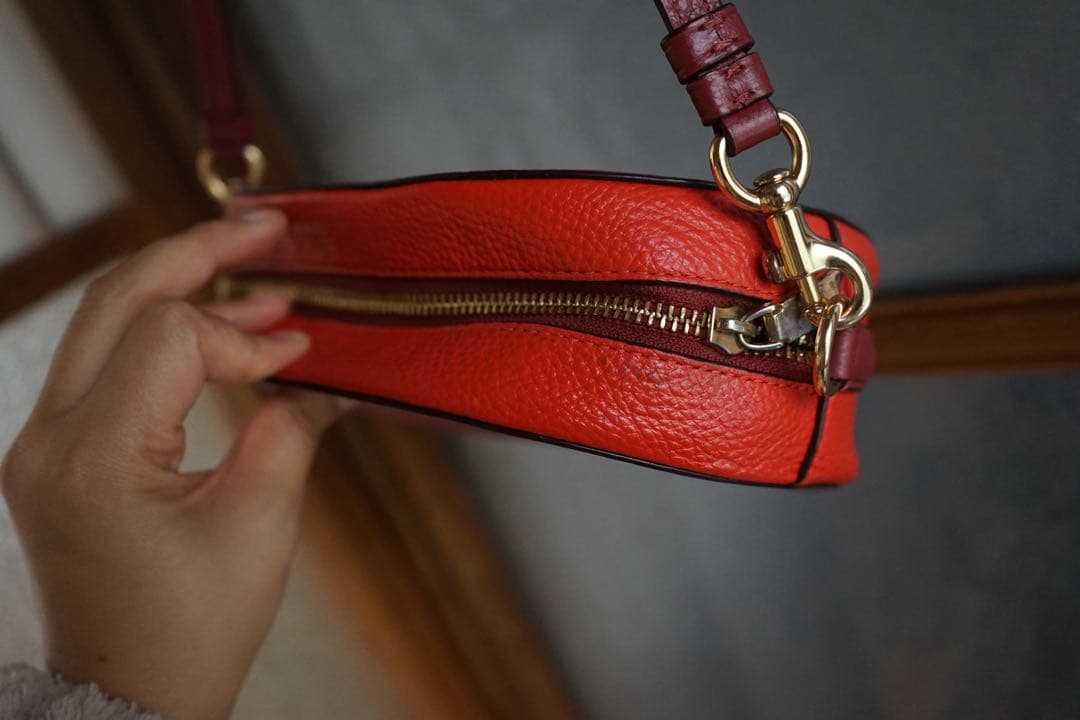 coach赤とオレンジバイカラーオーバルポシェット