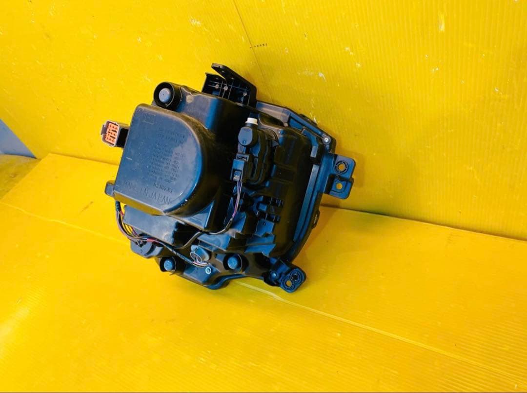 スズキラパンHE33S 左ヘッドライトICHIKOHA021