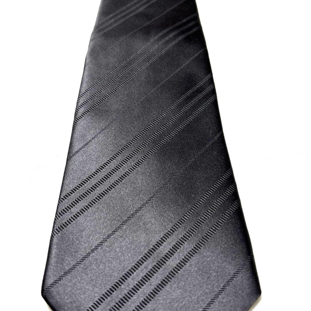 究極美品　バーバリー　ネクタイ　ブラック　無地ソリッド　ストライプ　光沢　肉厚