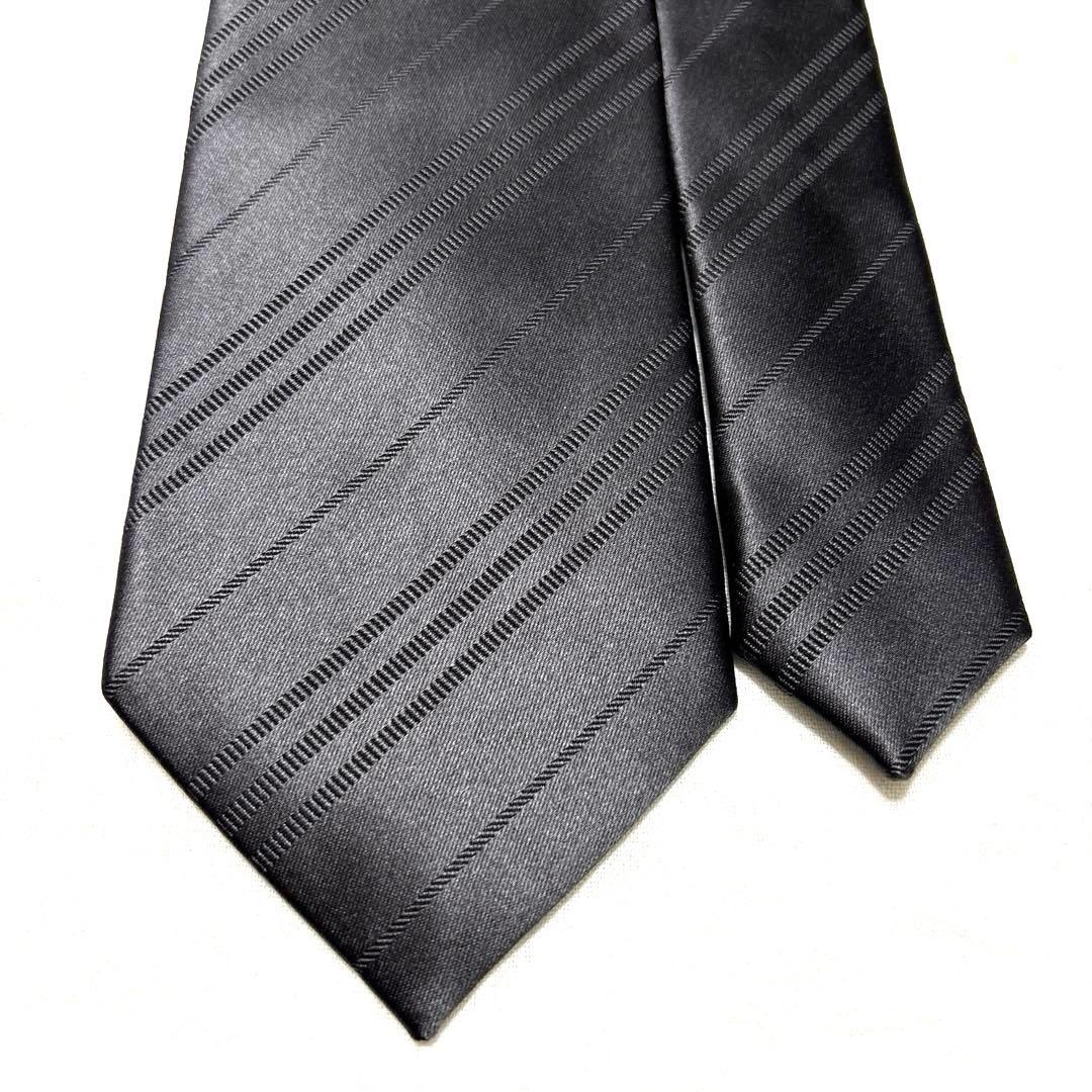 究極美品　バーバリー　ネクタイ　ブラック　無地ソリッド　ストライプ　光沢　肉厚