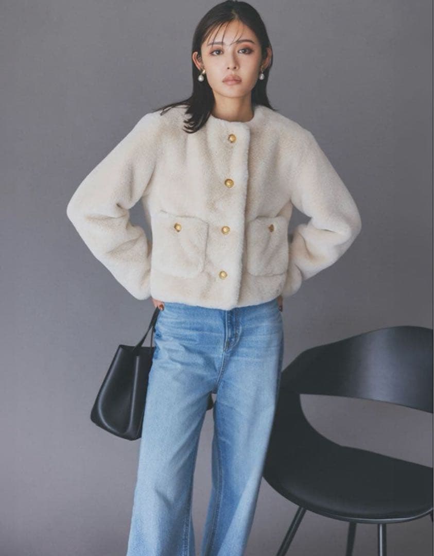 新品タ 金釦クロップドファージャケットMila Owen