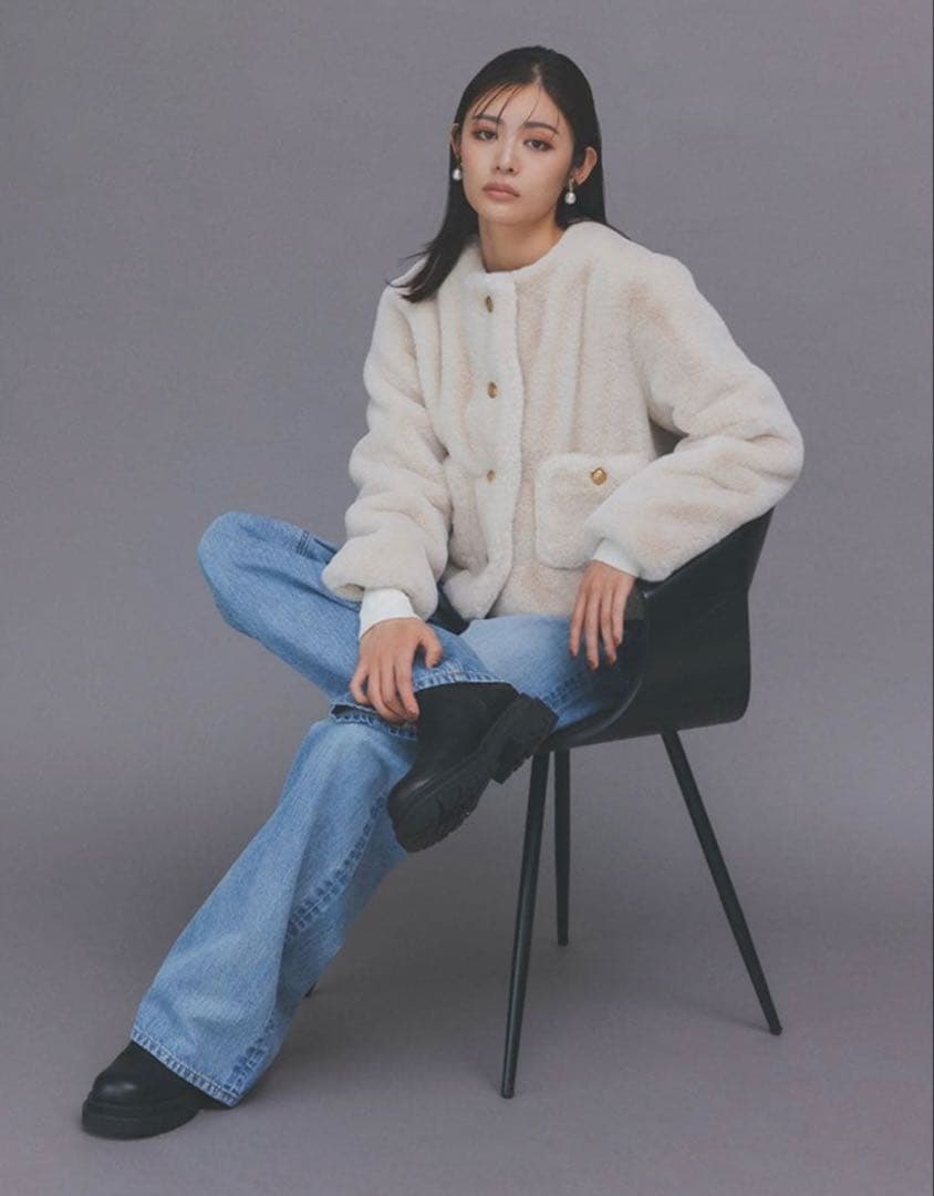 新品タ 金釦クロップドファージャケットMila Owen