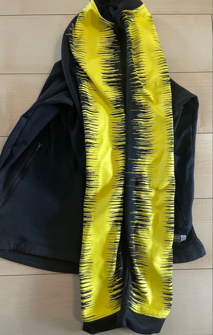 サッカーナイキマンチェスターシティMCFCアンセムジップジャケット黒黄