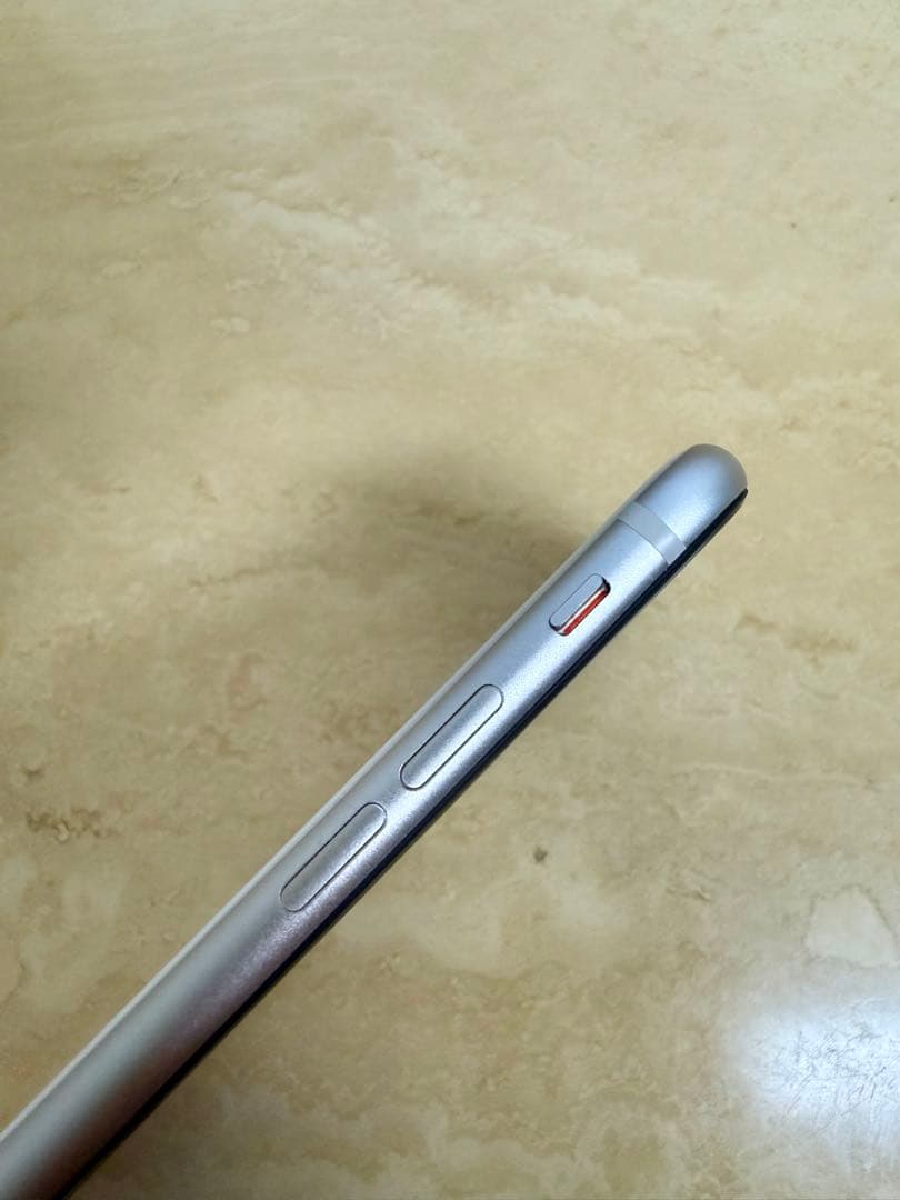 【美品】iPhoneSE 第3世代 64GB 付属品・おまけ有り