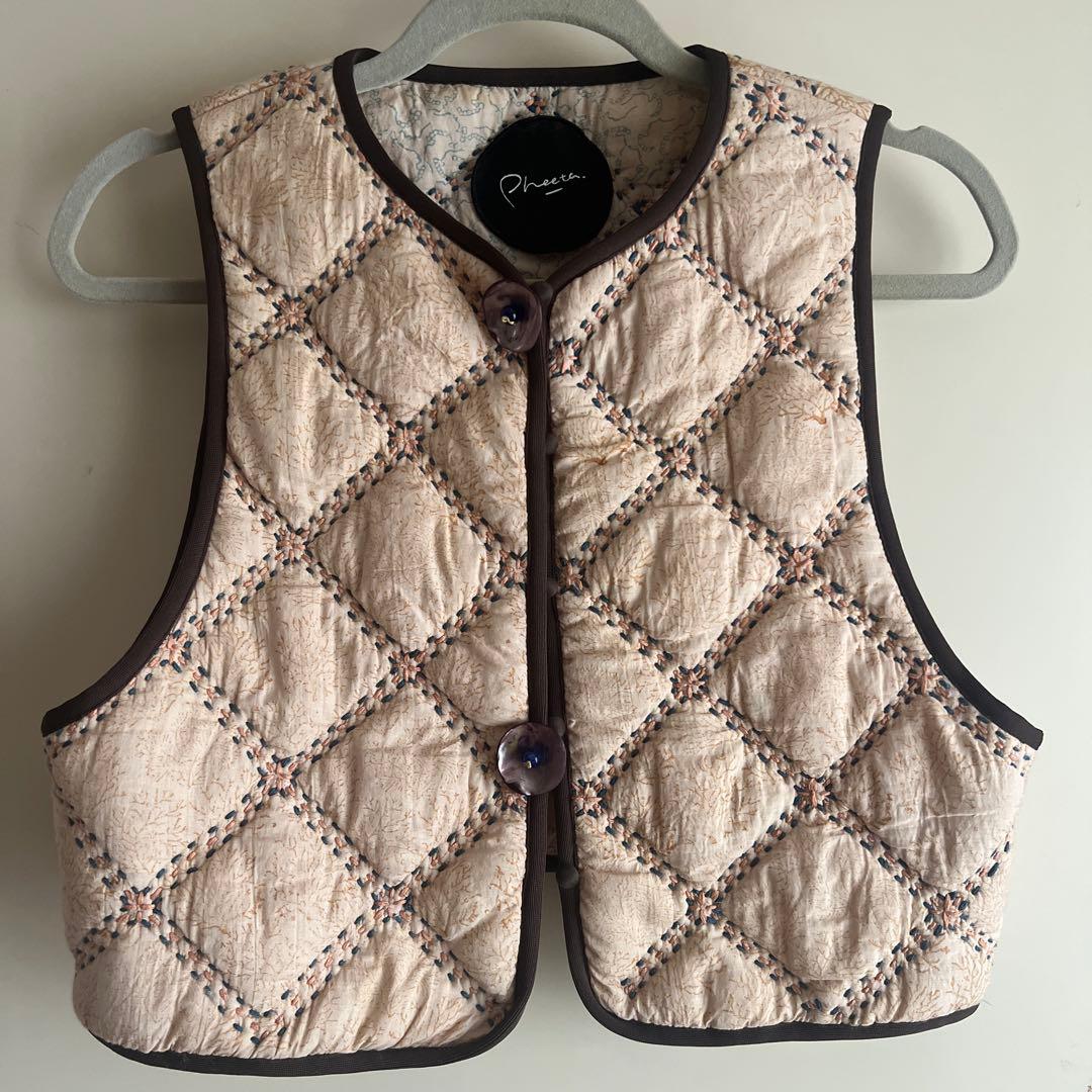Pheeta. ベージュ キルティングベスト　フリーサイズ