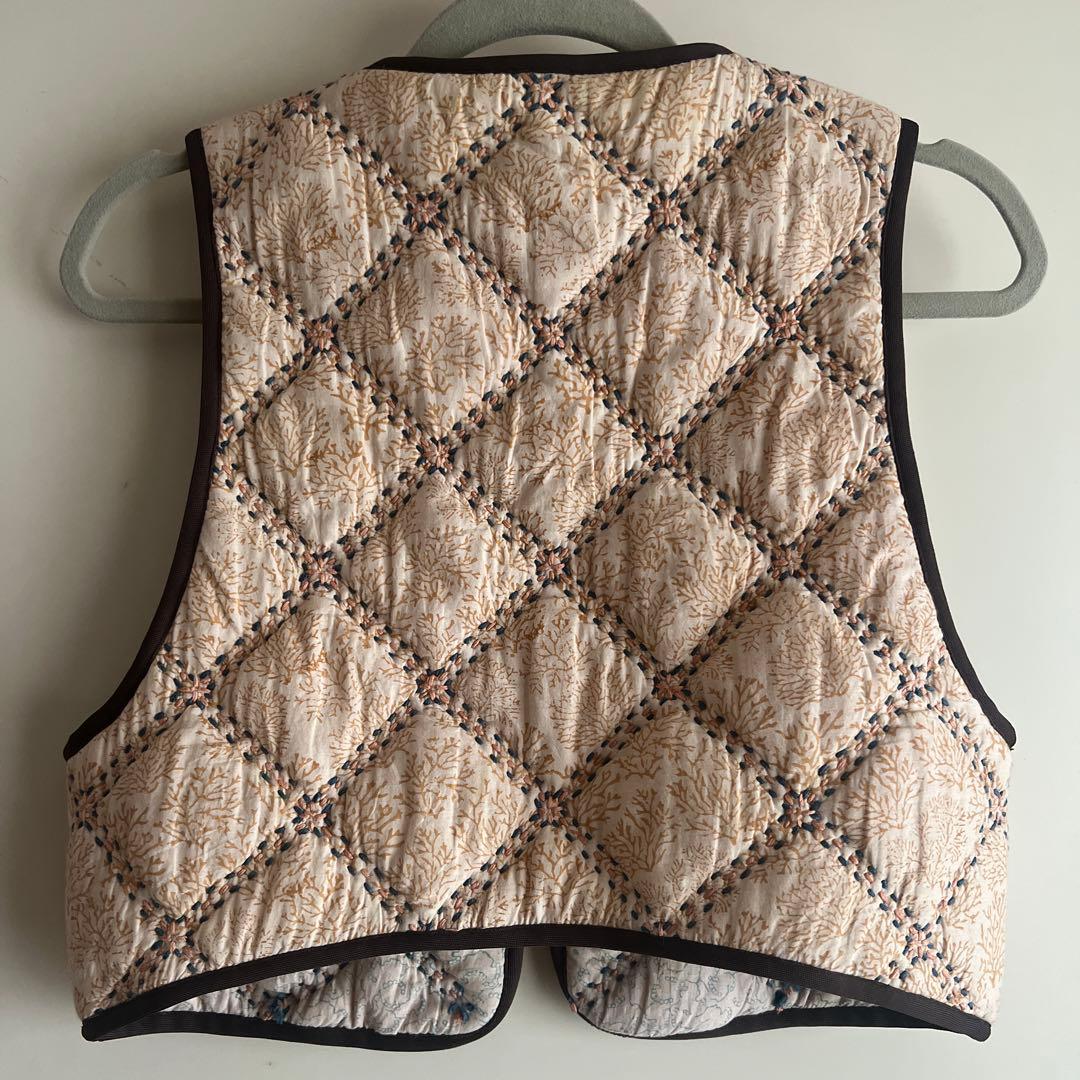 Pheeta. ベージュ キルティングベスト　フリーサイズ