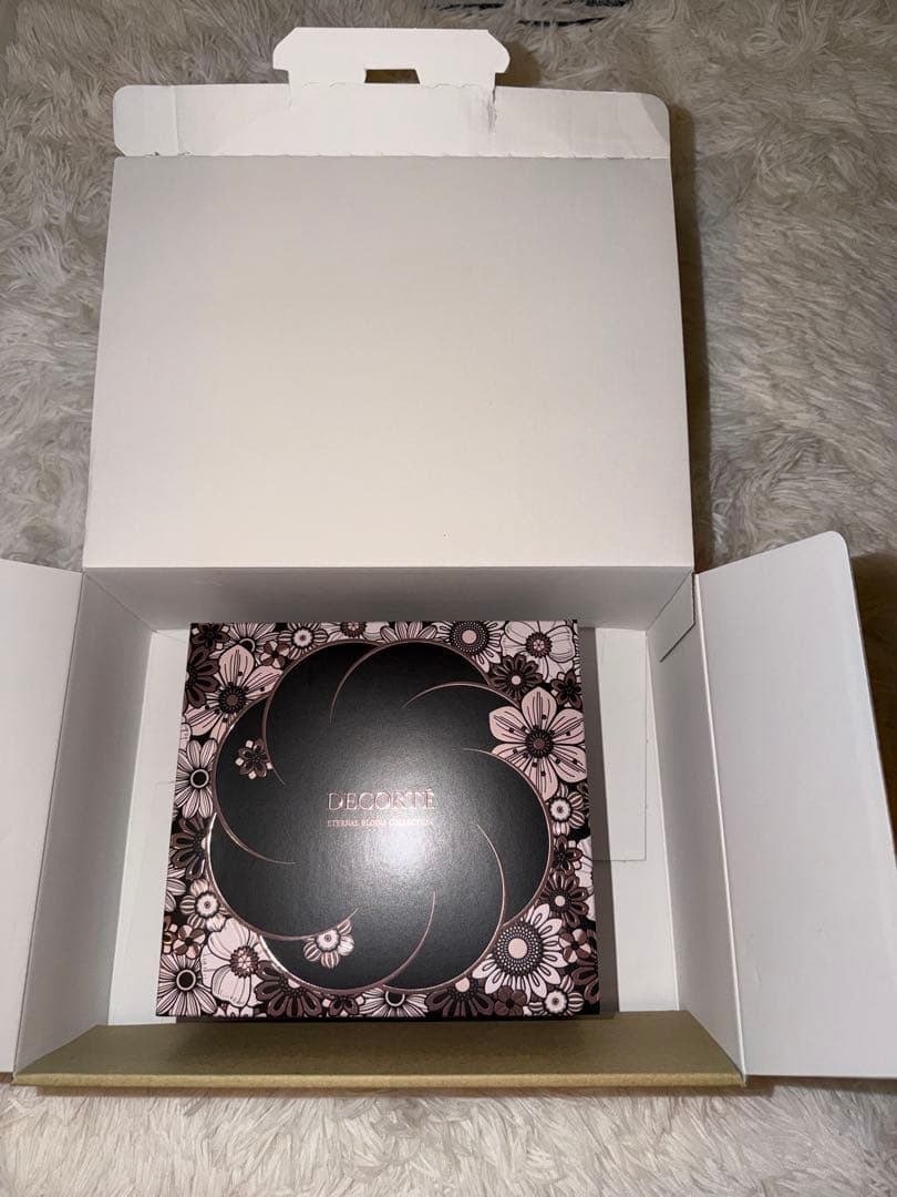 コスメデコルテ　クリスマスコフレ2025 エターナルブルームコレクショ