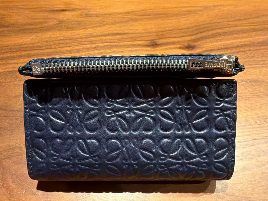 夜セール　LOEWE 財布　三つ折り　リピートアナグラム