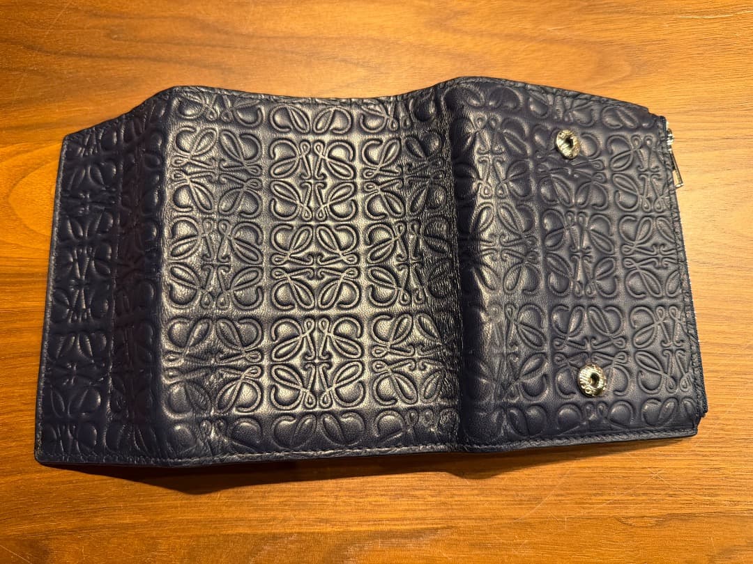 夜セール　LOEWE 財布　三つ折り　リピートアナグラム