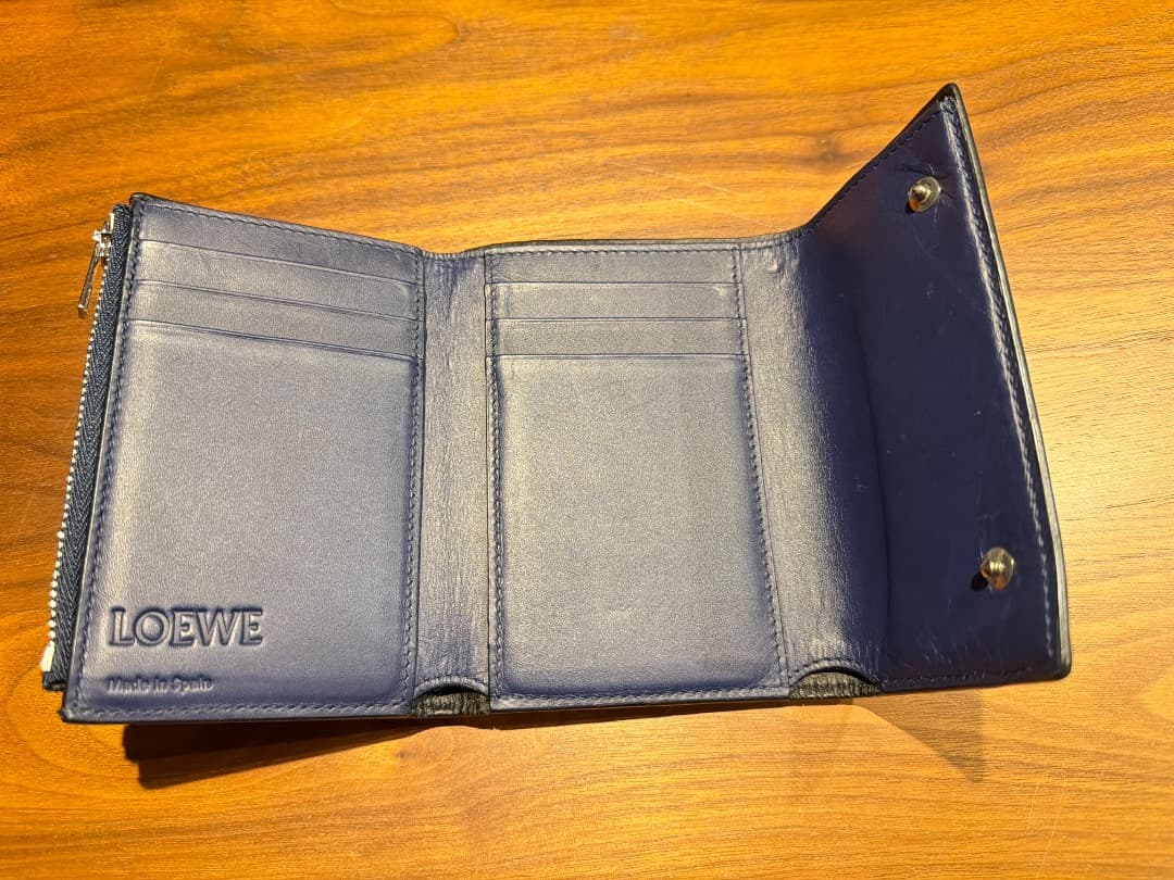 夜セール　LOEWE 財布　三つ折り　リピートアナグラム