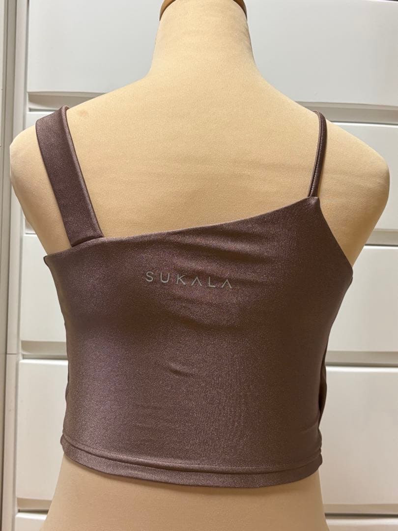 新品未使用【SUKALA】シャインストレッチ アシンメトリーブラトップ Ｓ