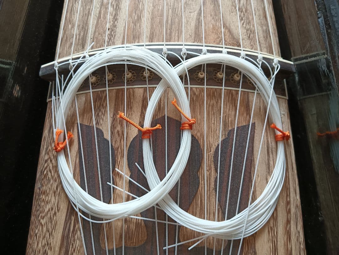 売り切り！送料込み！高級木製琴 13弦 ケース付 琴柱 琴枕付き