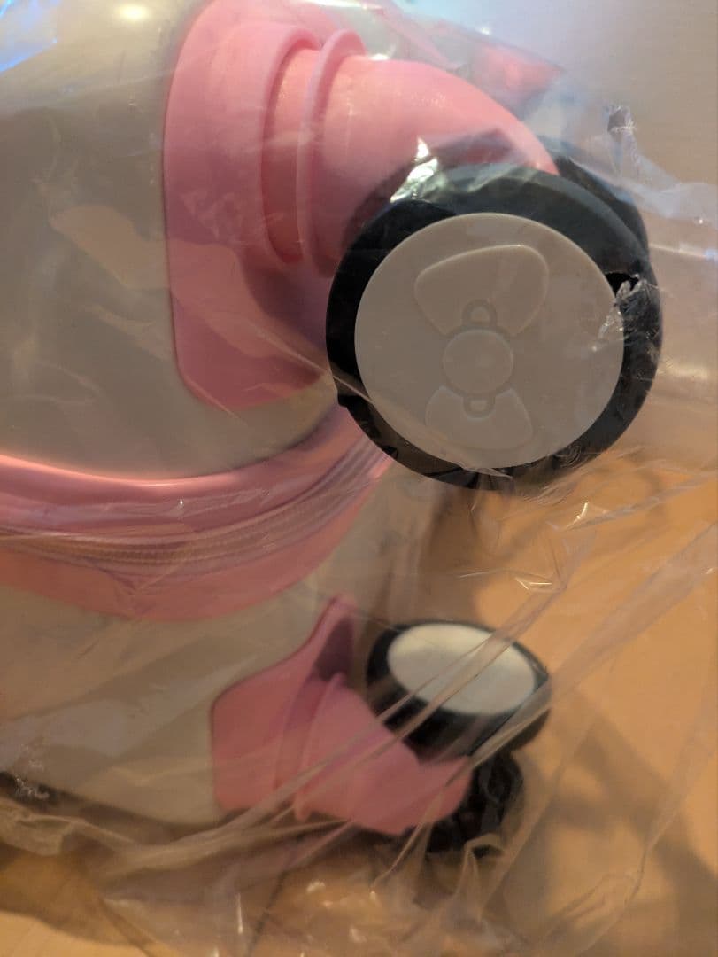 新品未使用　ハローキティ　フロントポケット付き　スーツケース