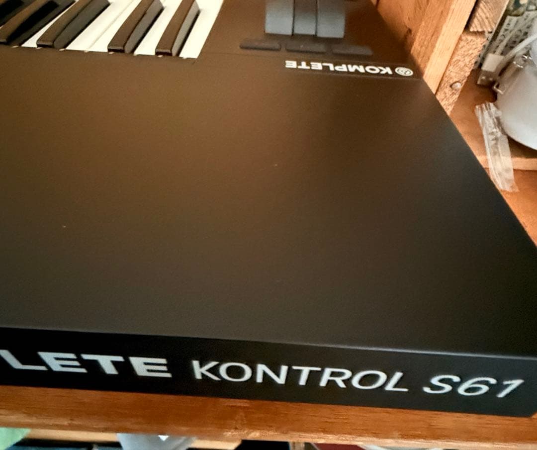 Komplete Kontrol S61 MK2 使用極少 美品