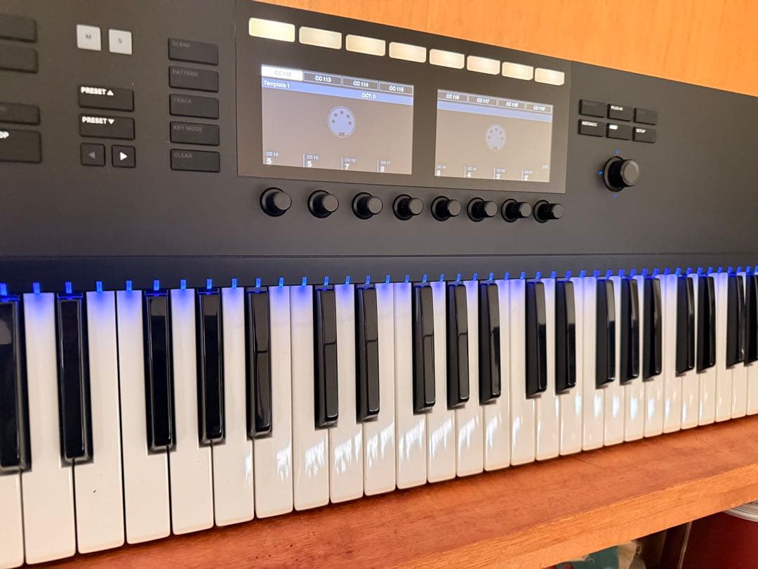 Komplete Kontrol S61 MK2 使用極少 美品