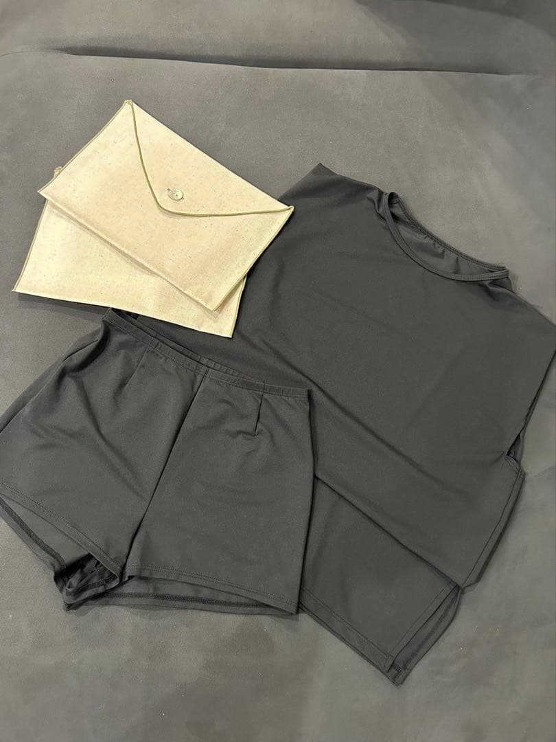 【限定SALE】ETRE TOKYO エトレトウキョウ　ラッシュガード上下セット