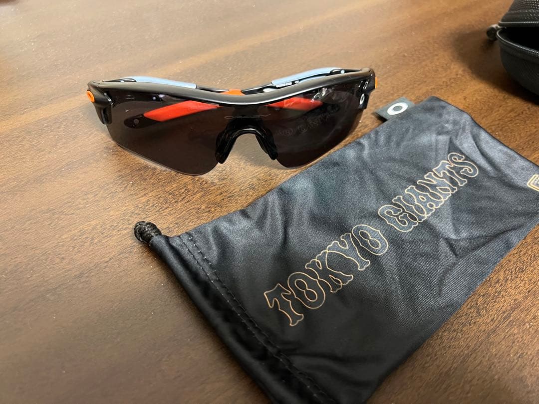 オークリー サングラス　ジャイアンツモデル