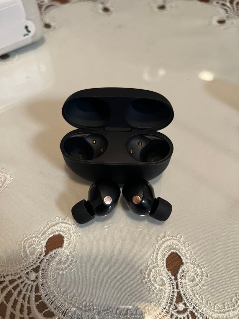 WF-1000XM5(UNIQのケース付)